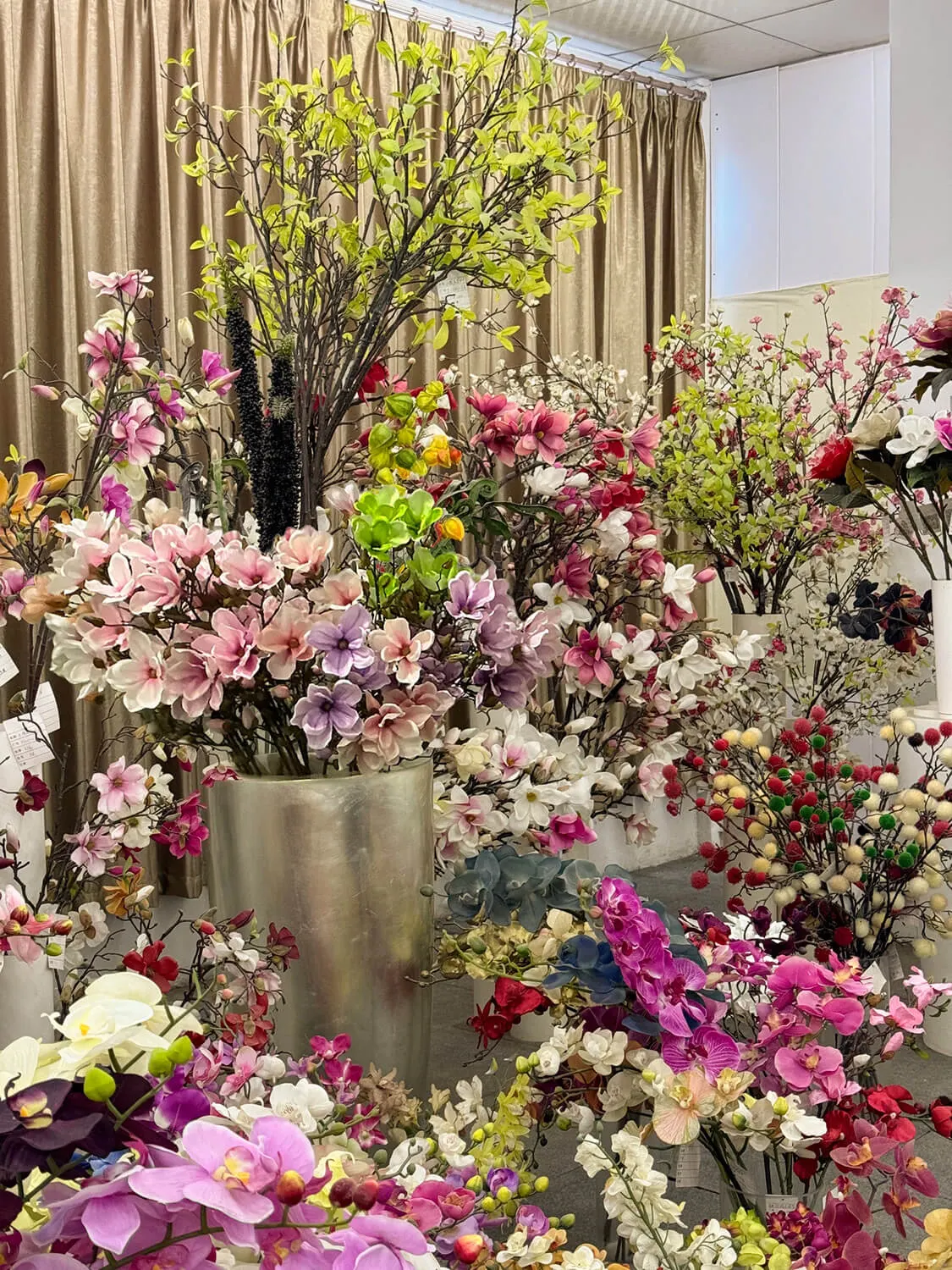 Weiyu Silkflowers factory contact scene